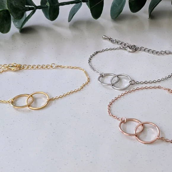 Interlocking Ring Bracelet - Picture 3 of 5